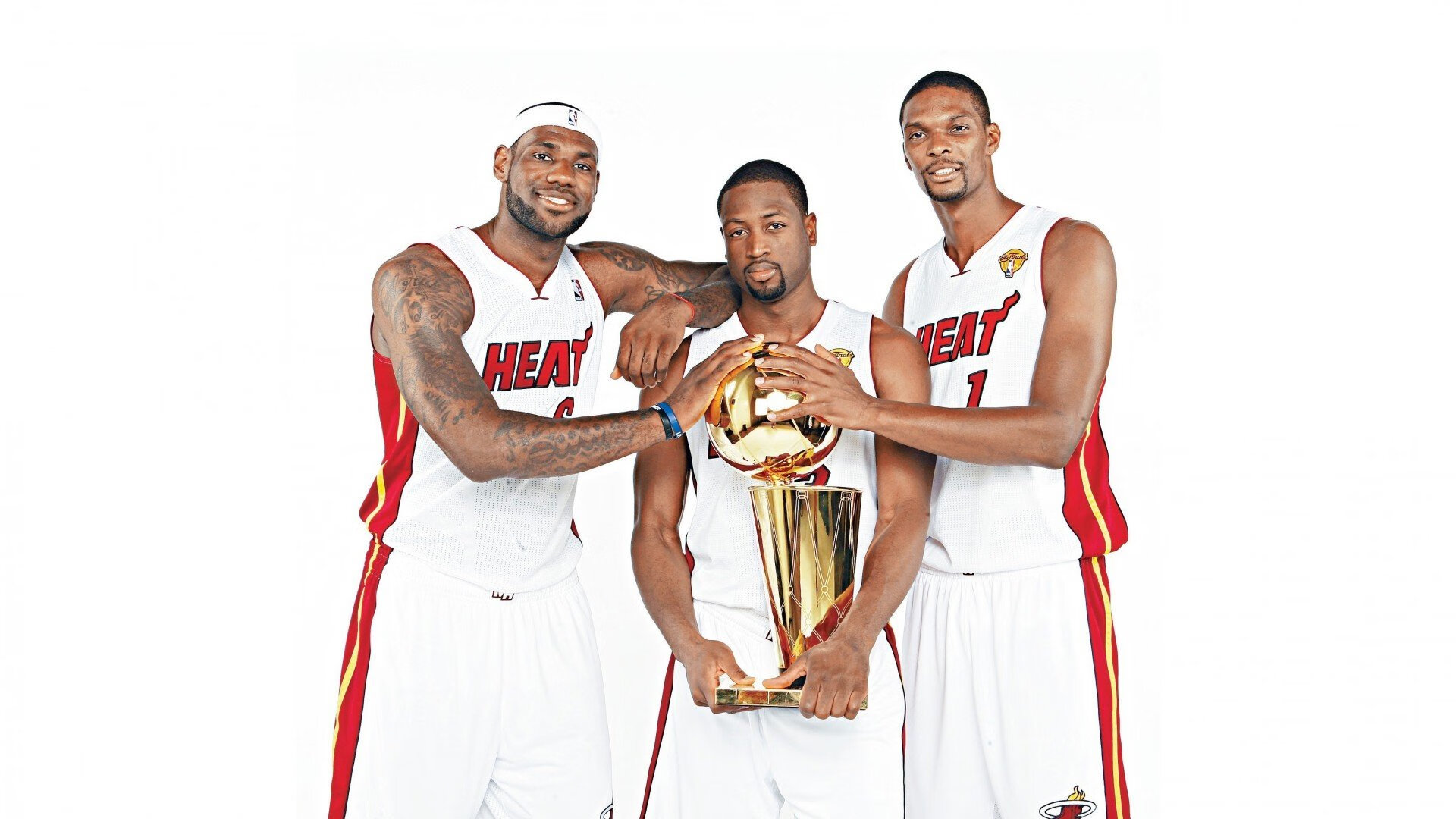 中国队精准换泳助力夺铜成功，中国队泳裤